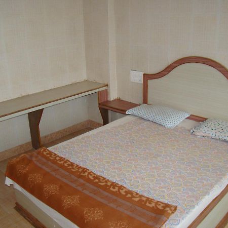 Sreeniketanam Lodge Madhavaram ภายนอก รูปภาพ