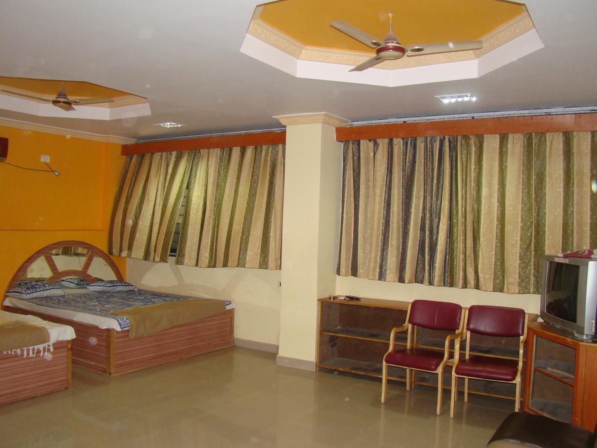 Sreeniketanam Lodge Madhavaram ภายนอก รูปภาพ