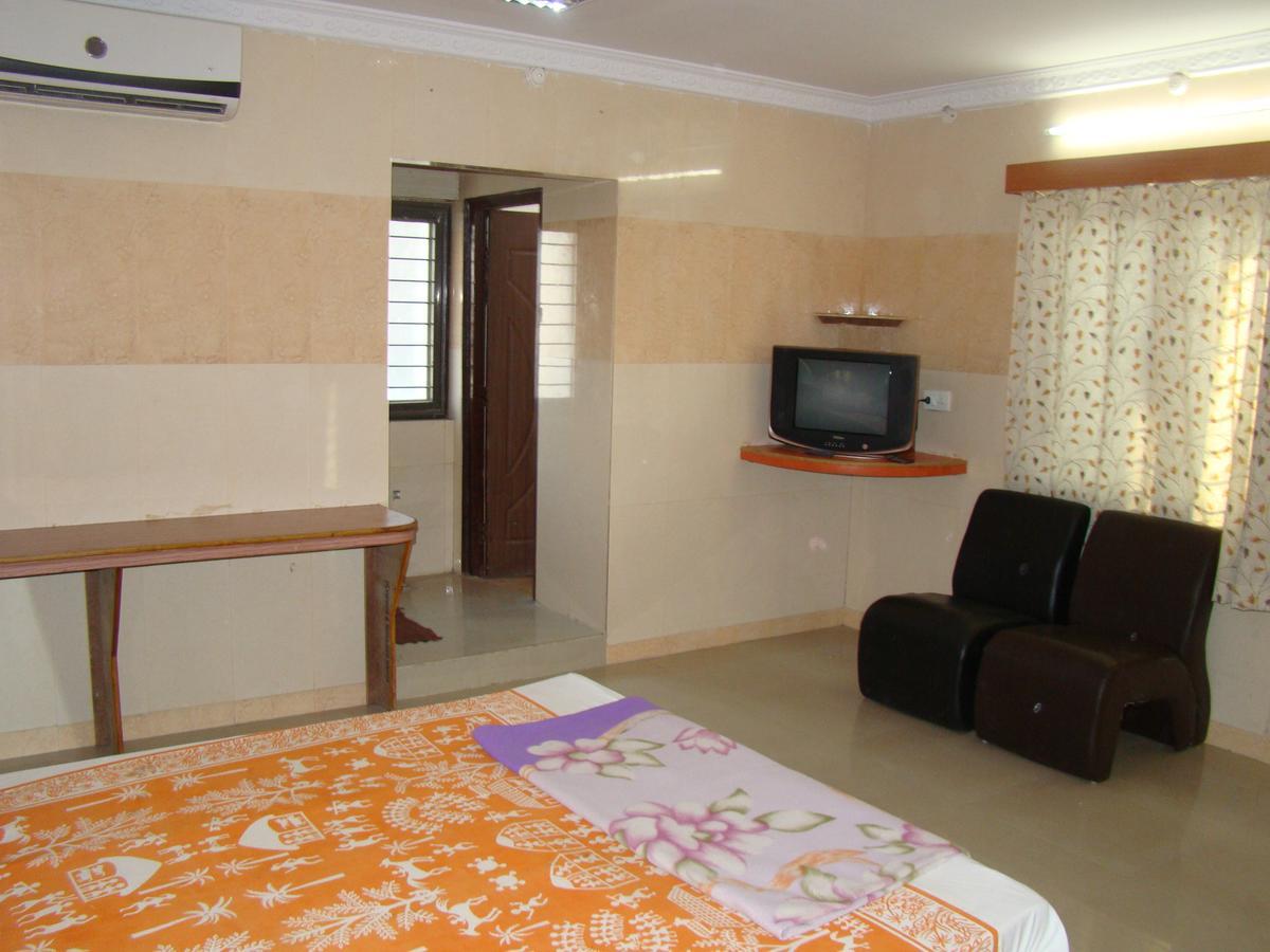 Sreeniketanam Lodge Madhavaram ภายนอก รูปภาพ