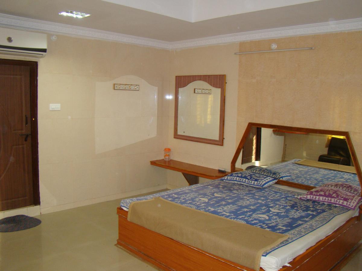 Sreeniketanam Lodge Madhavaram ภายนอก รูปภาพ