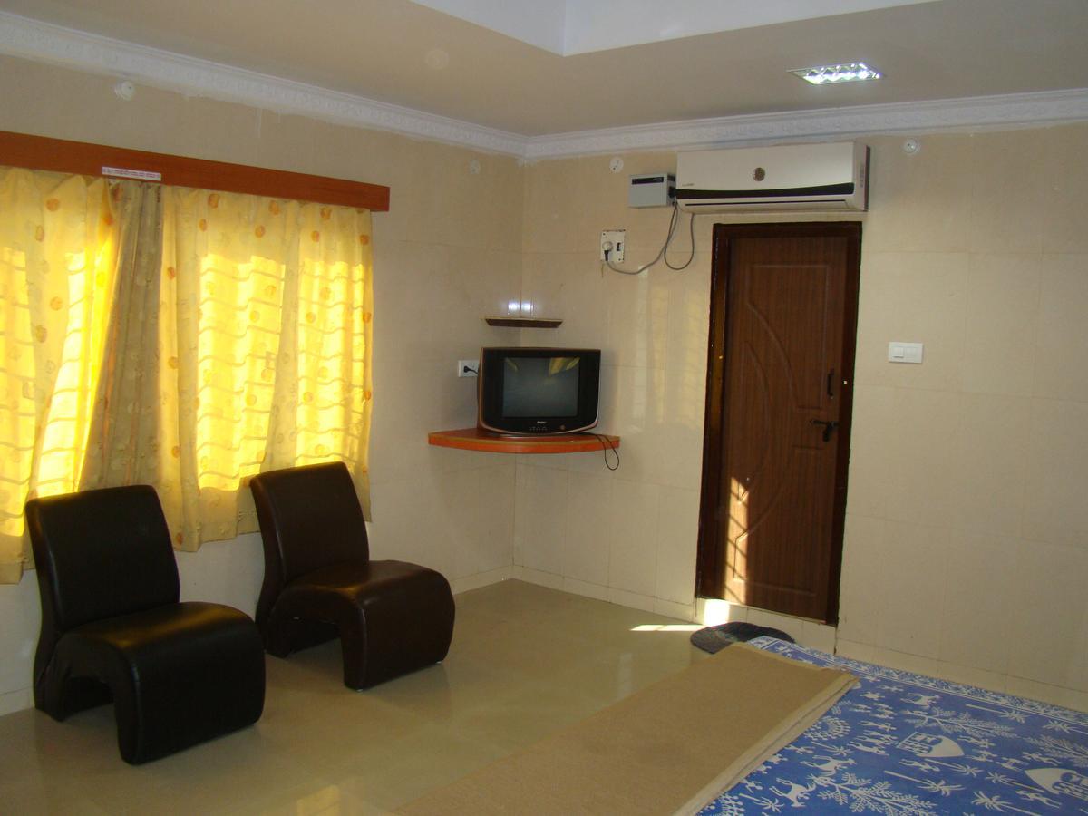 Sreeniketanam Lodge Madhavaram ภายนอก รูปภาพ