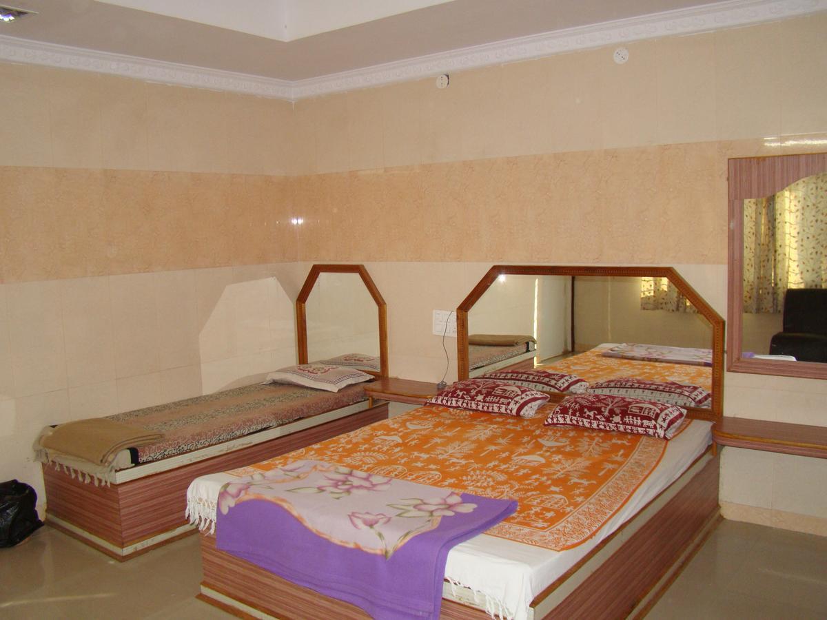 Sreeniketanam Lodge Madhavaram ภายนอก รูปภาพ
